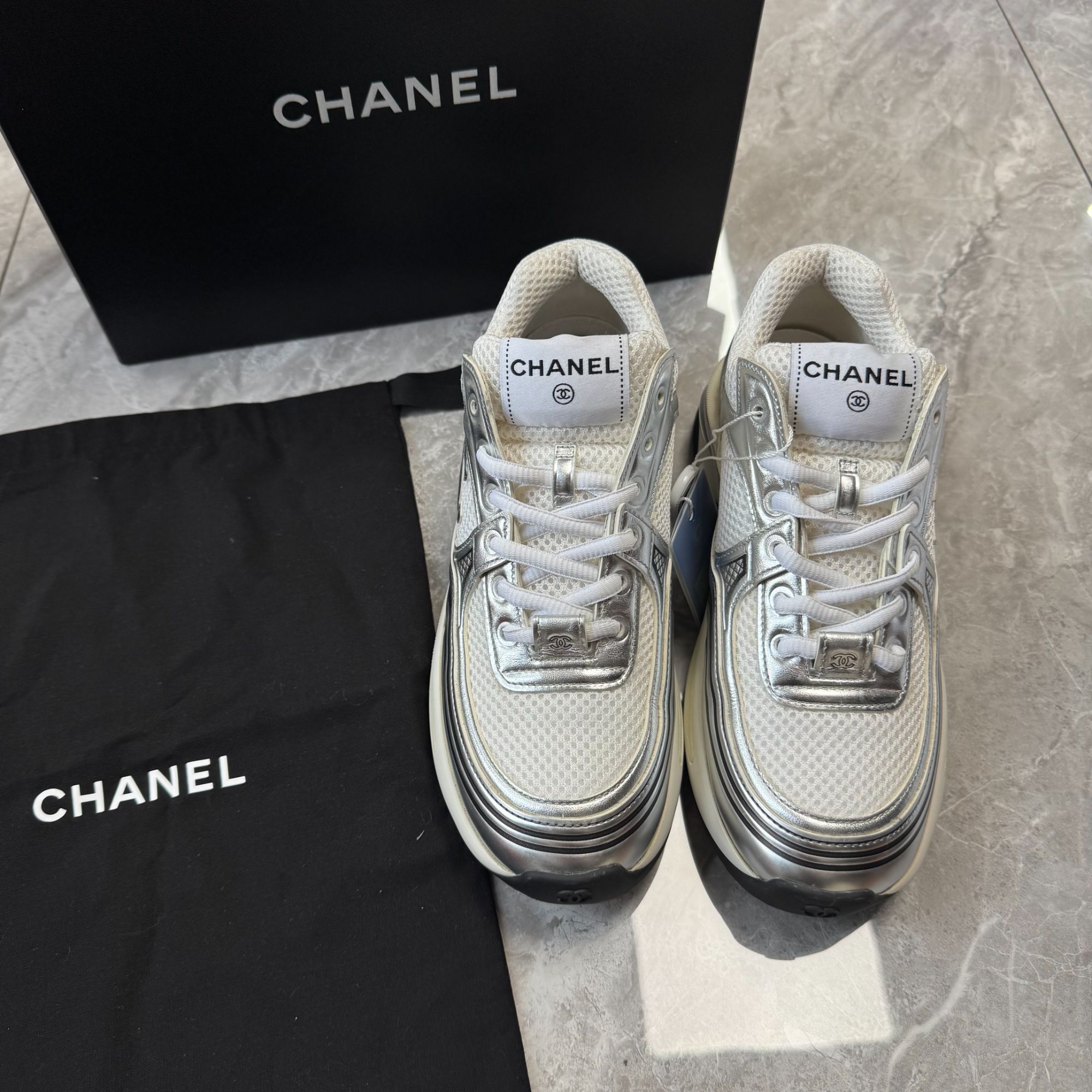 99新 Chanel/香奈儿 葡萄籽奢潮/24C系列银角大王运动鞋/37码