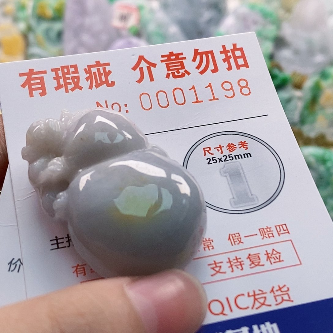吊坠(不含链)未镶嵌翡翠