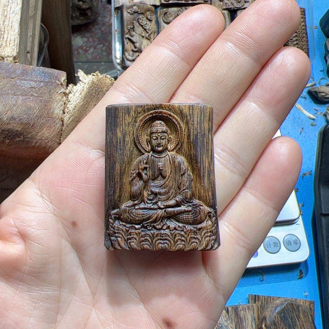 沉香吊坠白棋阿弥陀佛8.9克