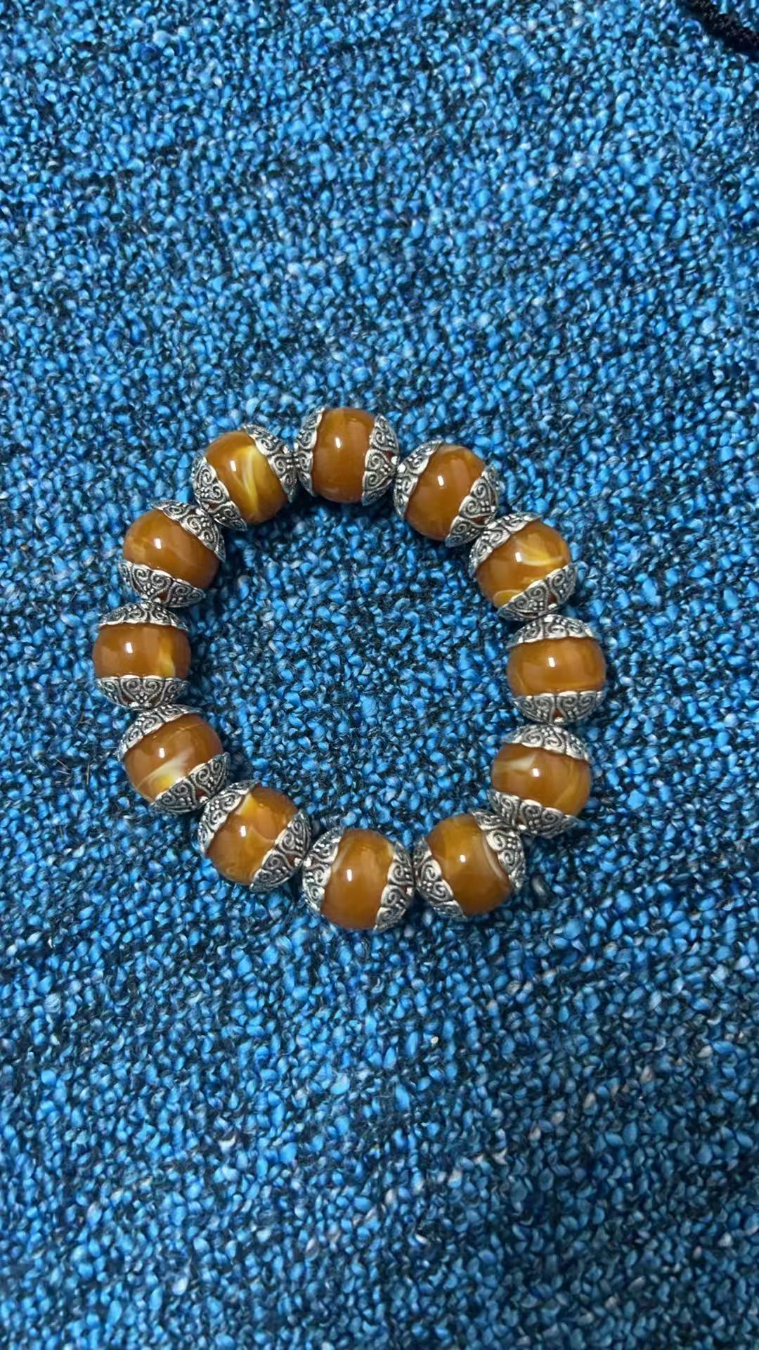 藏区花托蜜蜡手串  YY0659