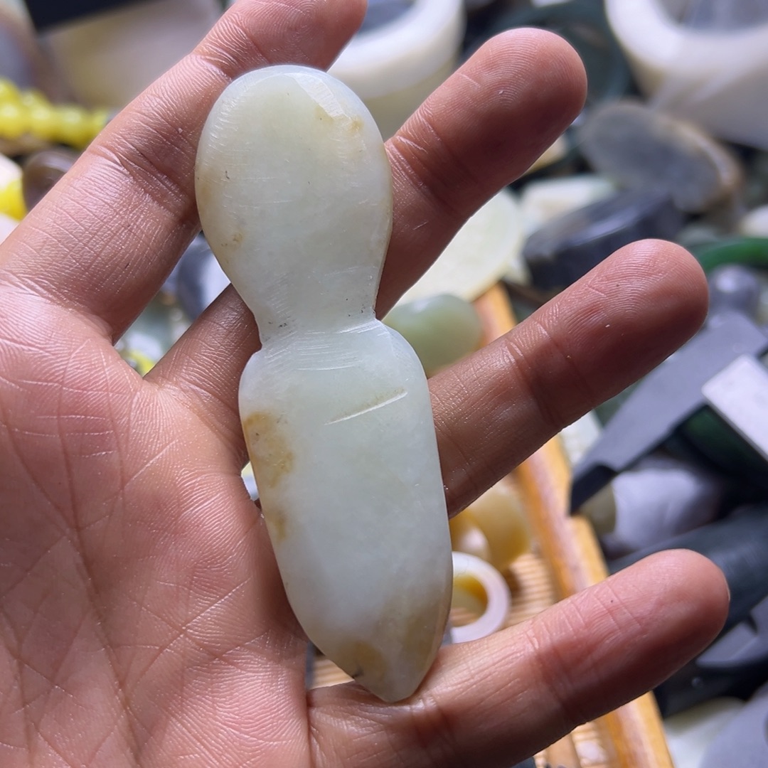 搬***工和田玉（糖玉）未镶嵌挂件