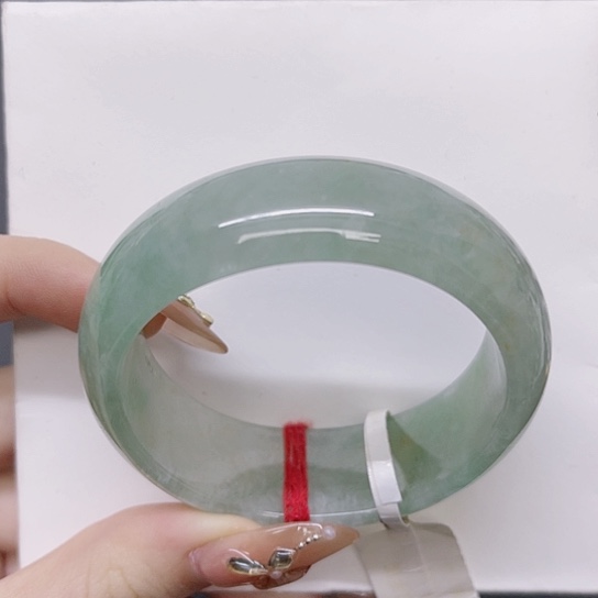 翡翠手镯未镶嵌A货