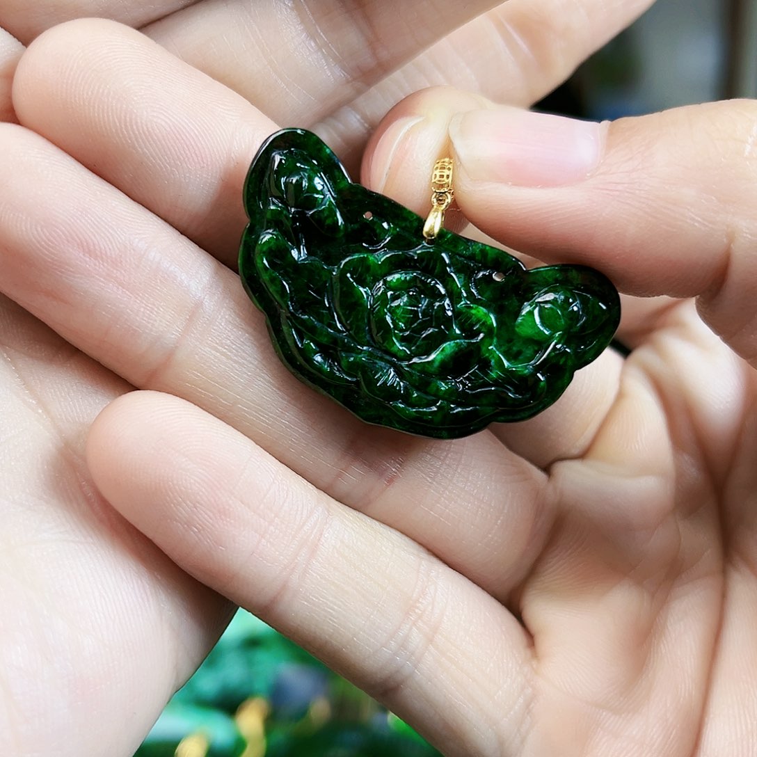 翡翠颈饰18K金镶嵌吊坠