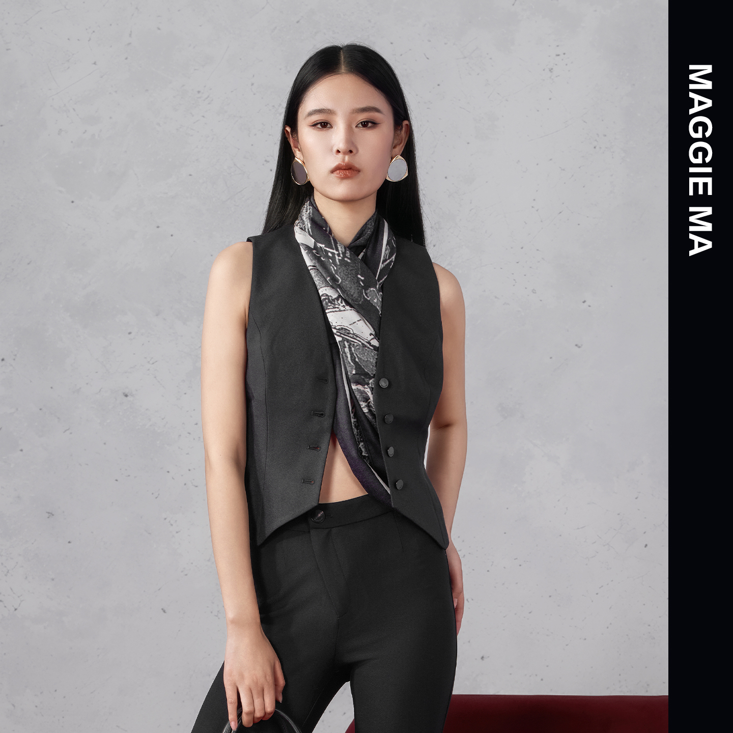 MAGGIE MA设计师款简洁清爽大气彰显精神气质V领马甲054S