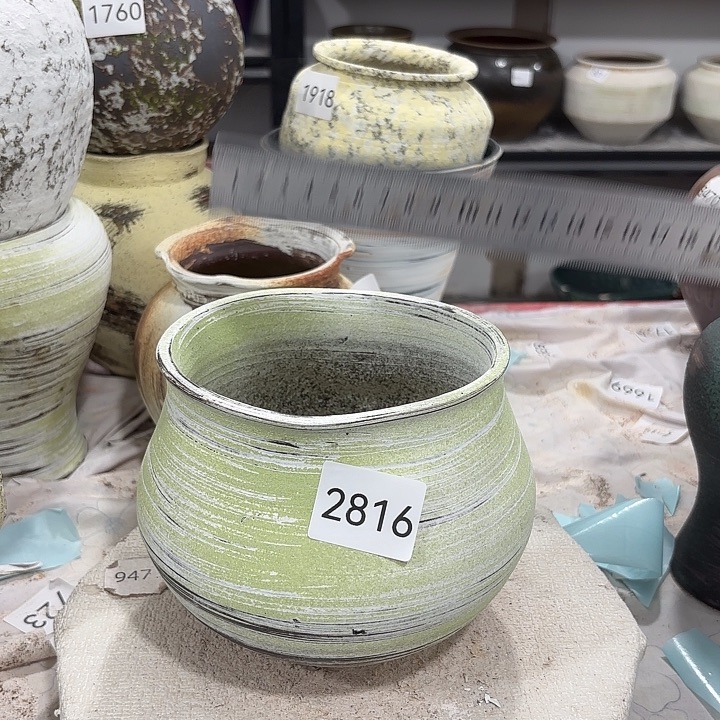 摆件高15，口13，有孔2816，瑕疵处理