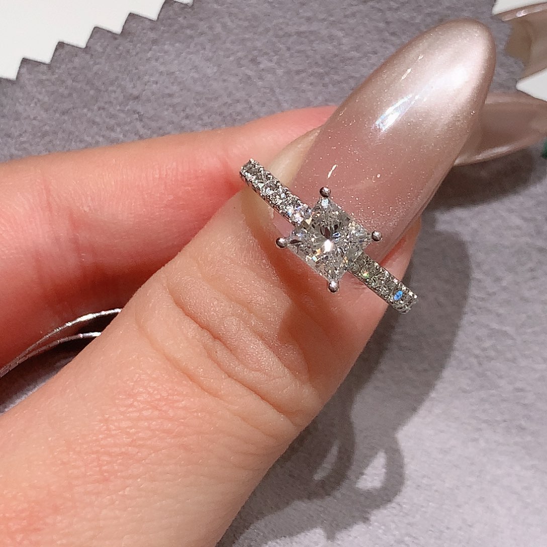 实验室培育钻石18K金镶嵌漫***路16