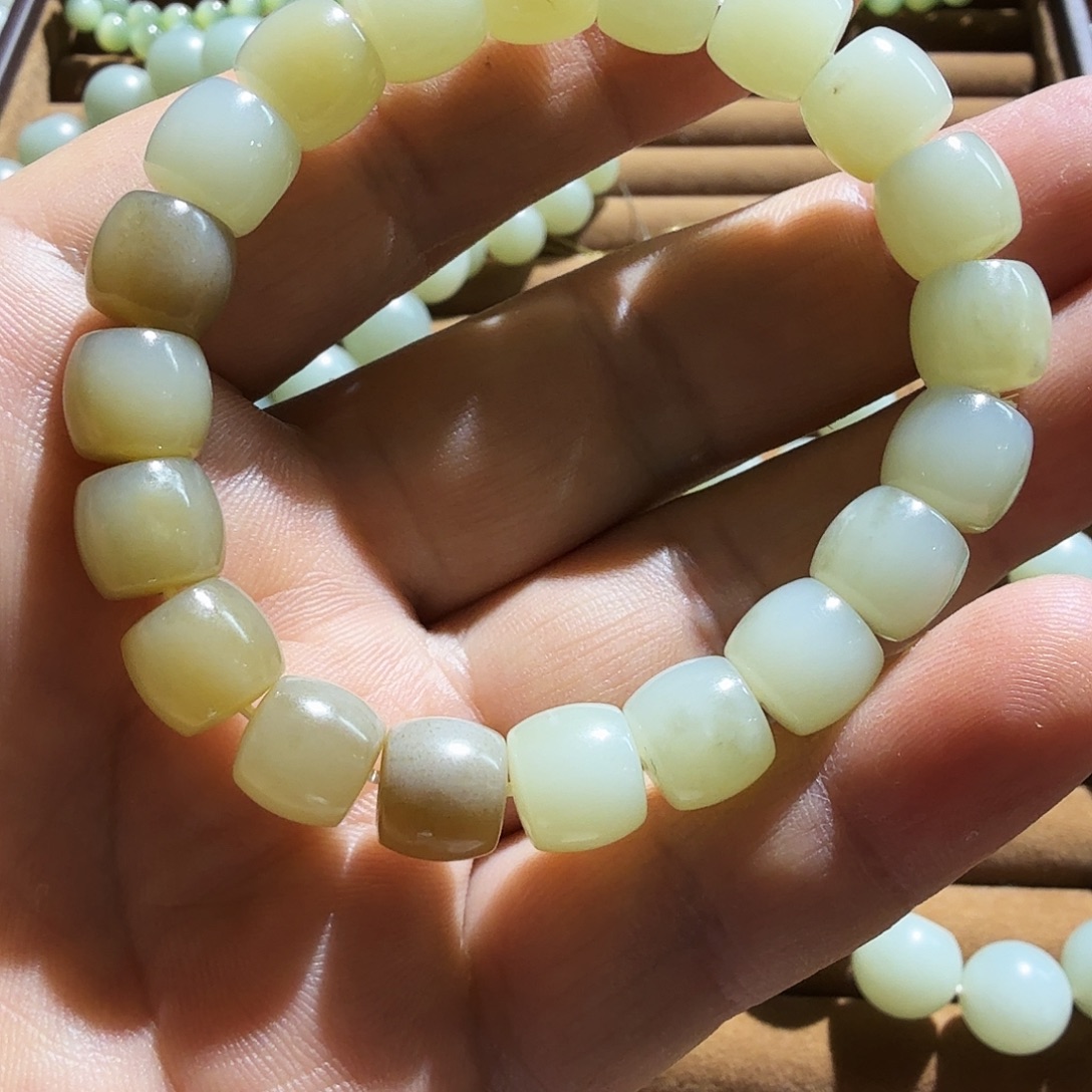 心***情和田玉（糖玉）未镶嵌手链