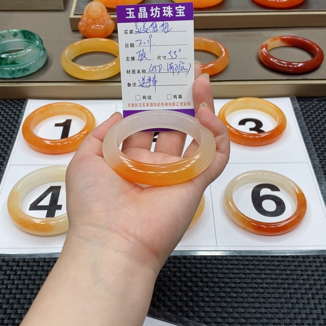 石英质玉手镯未镶嵌美**妞