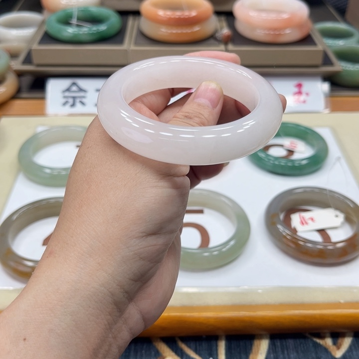 石英质玉未镶嵌手镯李