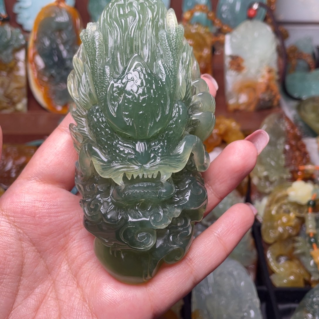 蛇纹石玉颈饰未镶嵌刘*