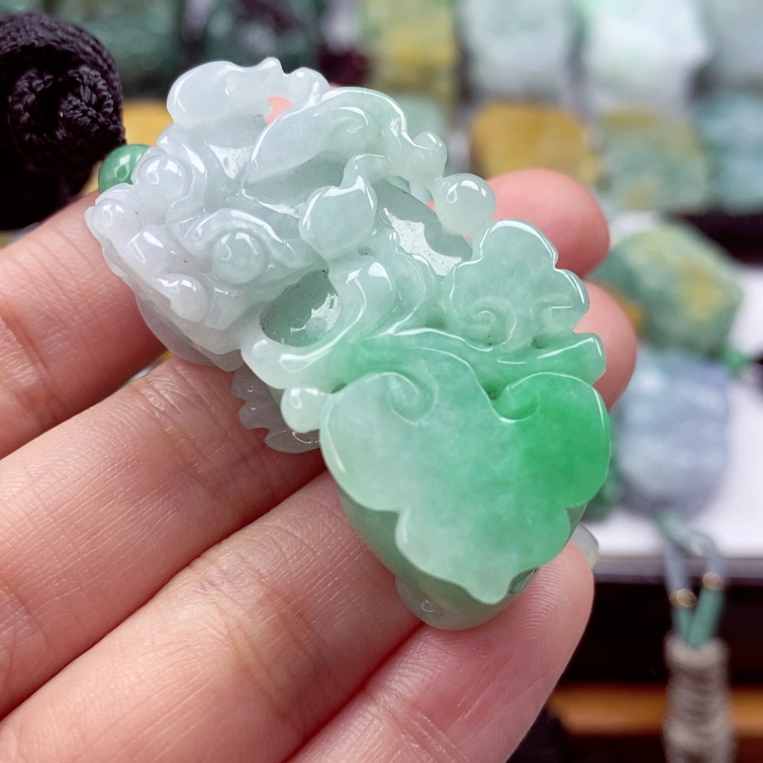 翡翠颈饰未镶嵌翡翠