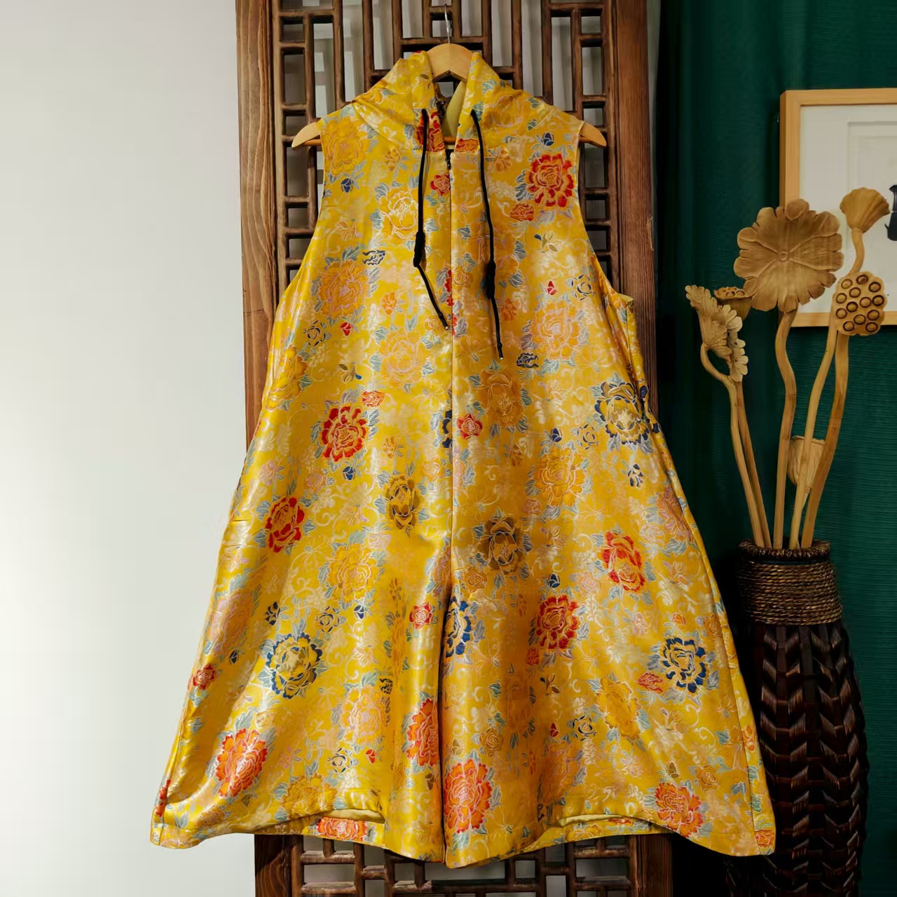 （LK143-11）凤徕兮私人定制黄底彩色牡丹花暗纹带帽连体裤