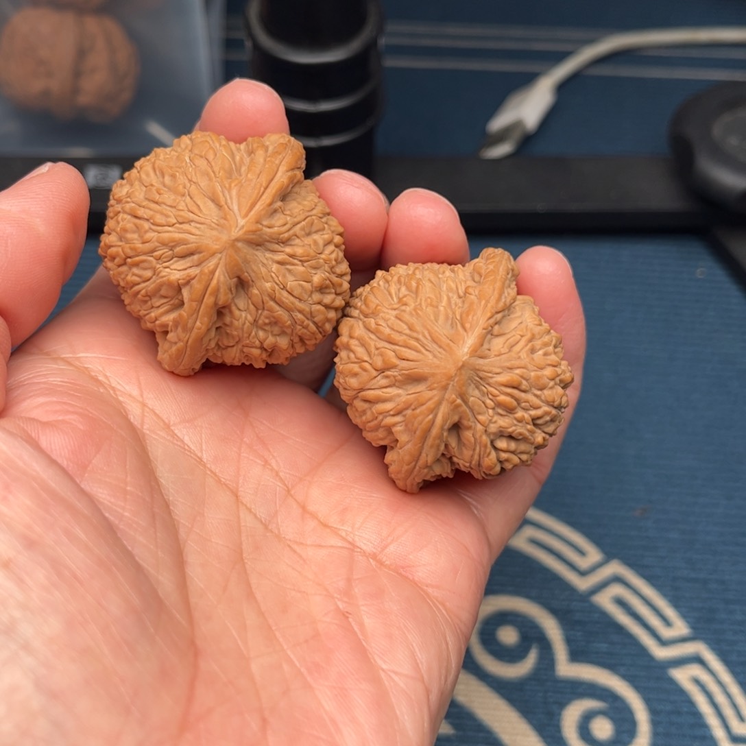 文玩核桃把件绣球