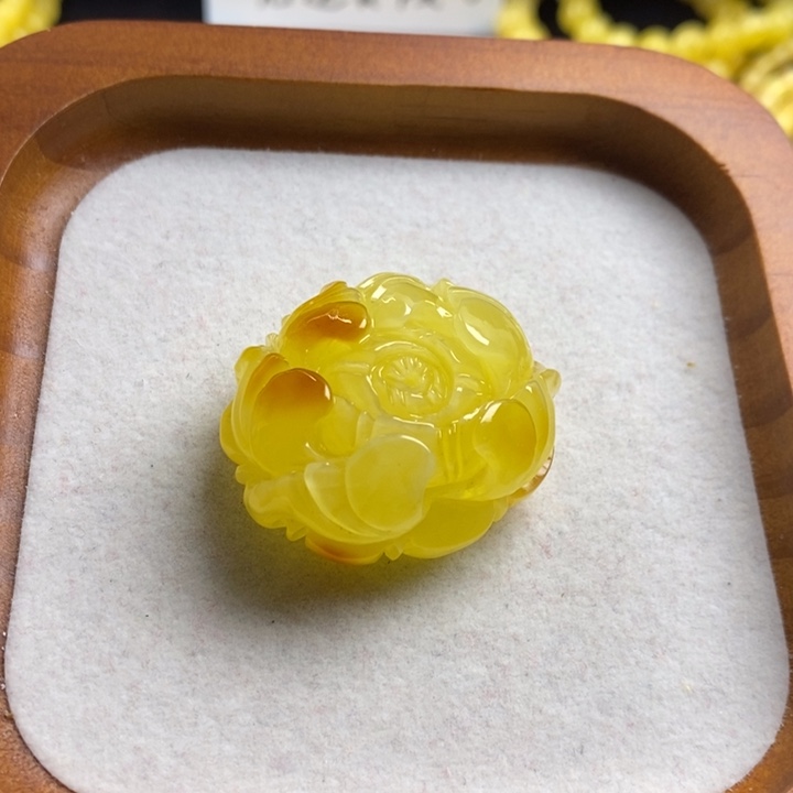 蜜蜡裸石未镶嵌茅****板瑕疵，9.2g