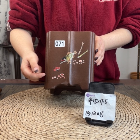 紫砂花盆紫玉金砂年年有余菱花手绘071