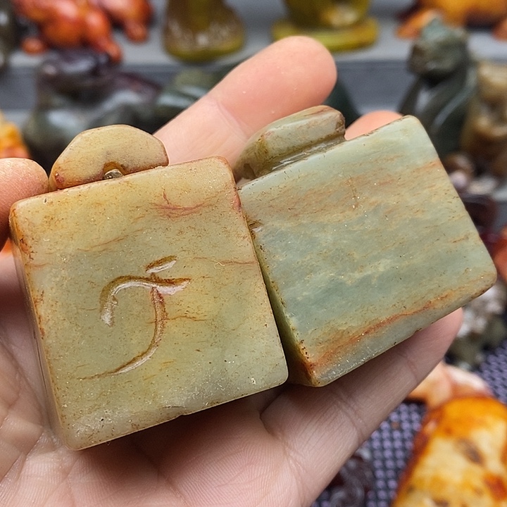 未镶嵌蛇纹石玉颈饰