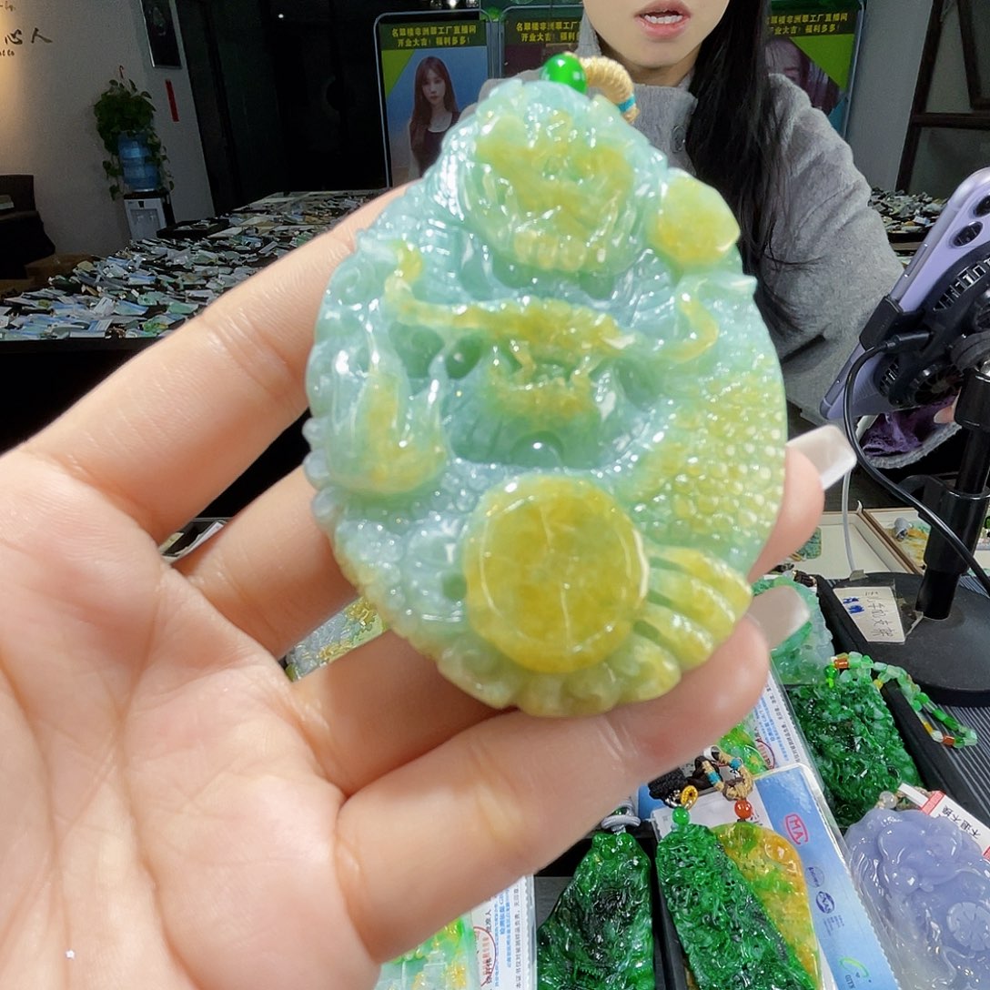 颈饰未镶嵌翡翠一