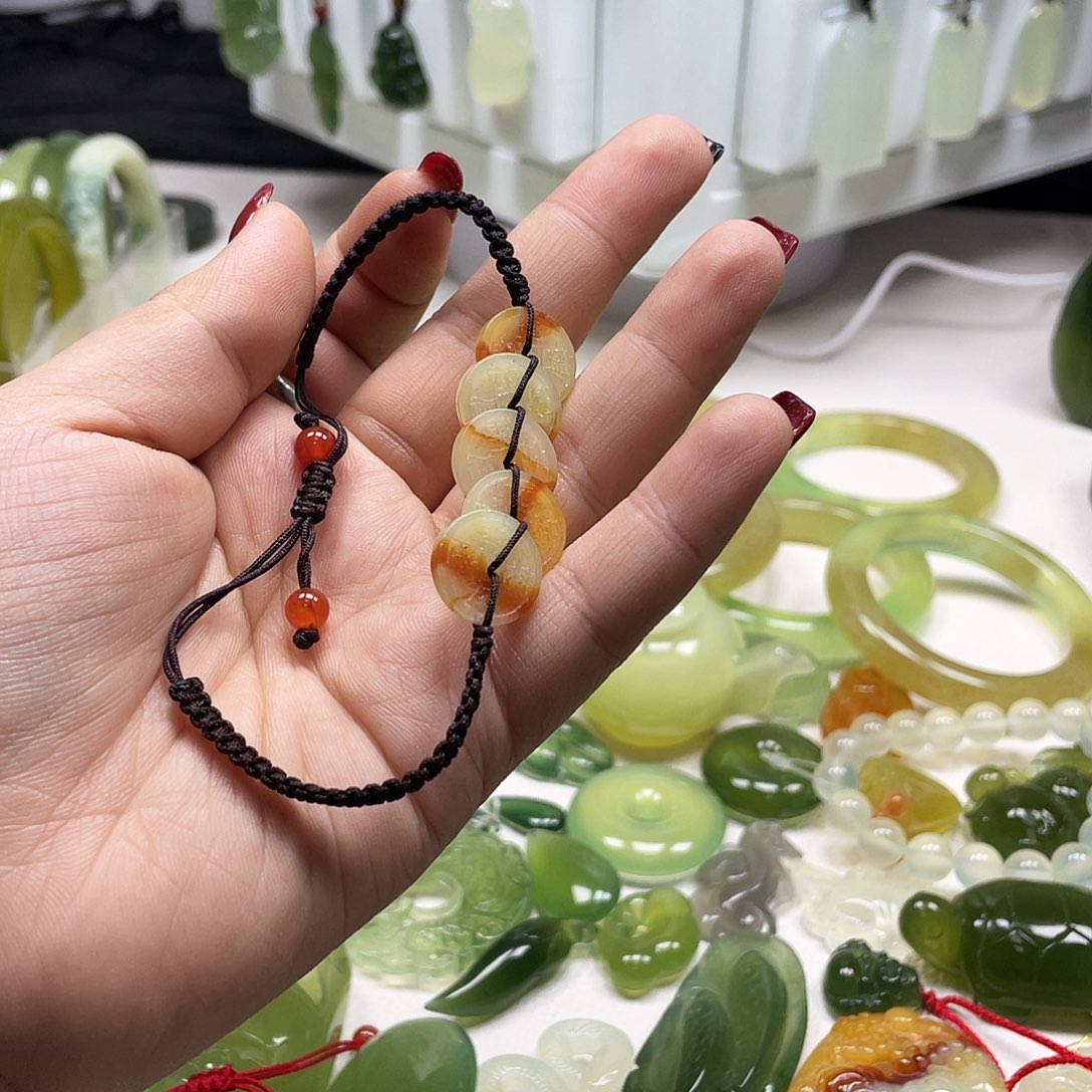 蛇纹石玉颈饰未镶嵌