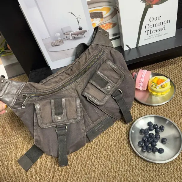 斜挎水洗牛仔做旧大豌豆 R89