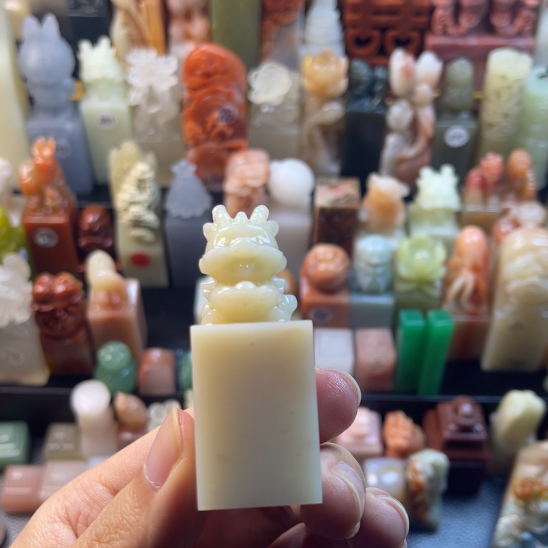 手工制作刻字石料