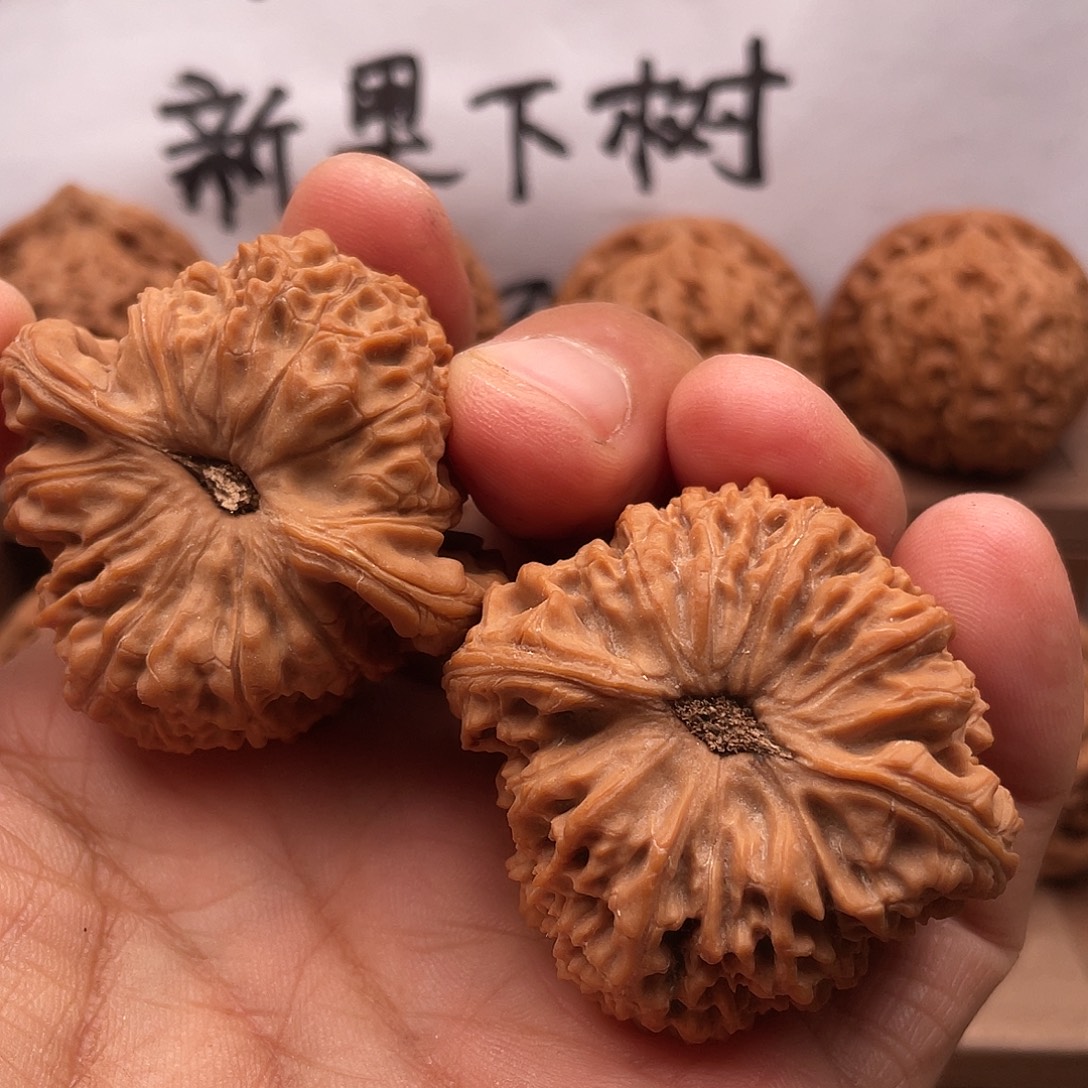 敬***雨文玩核桃吊坠南疆石46/45/41全品无修无黄