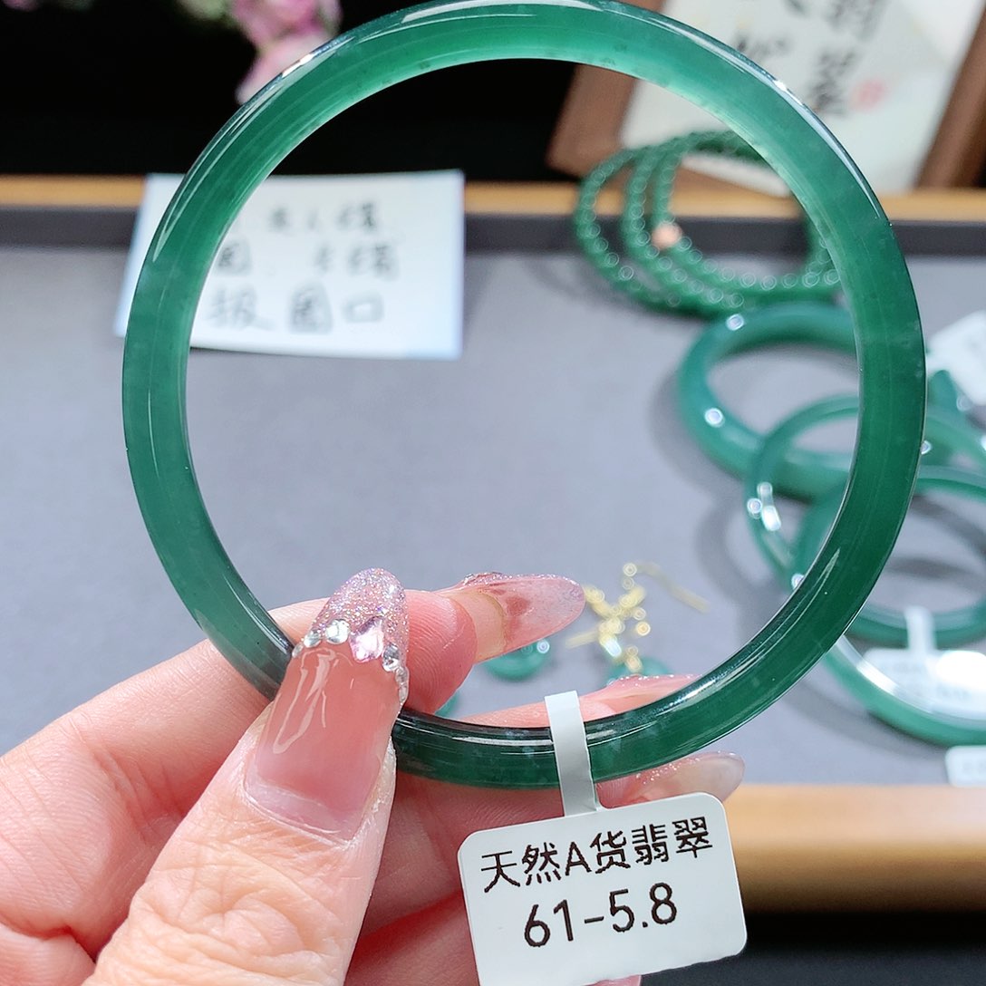 翡翠手镯（圆镯）未镶嵌