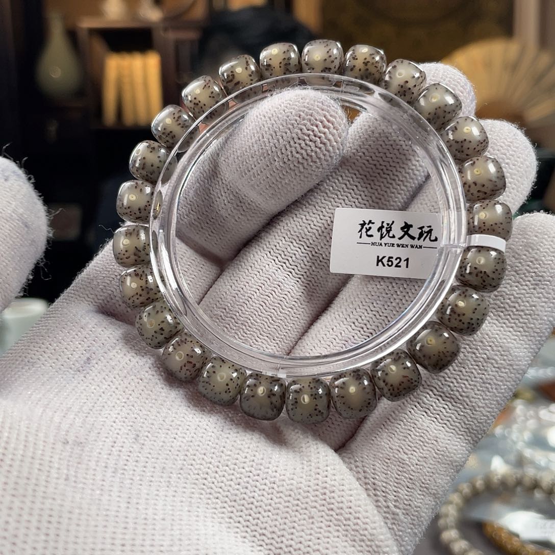 手串星月菩提9x8 糯冰黑冰果冻针尖星 K521