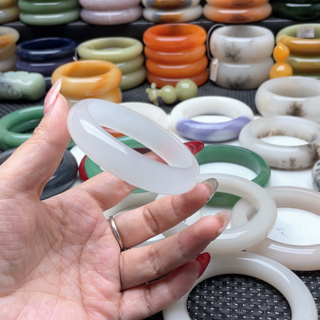 石英质玉手镯未镶嵌