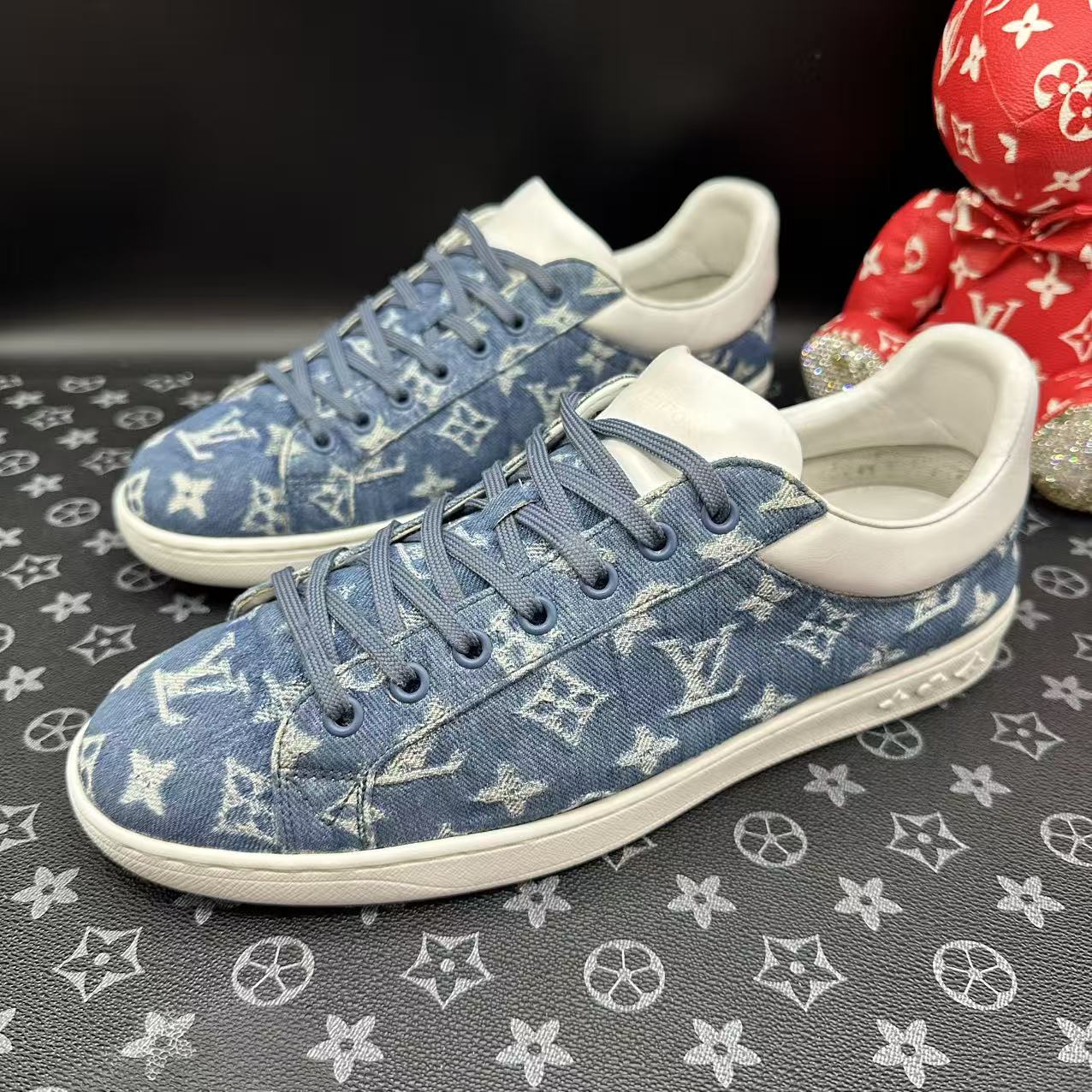 95新 LouisVuitton/路易威登 蓝色牛仔老花休闲时尚板鞋42码lz481