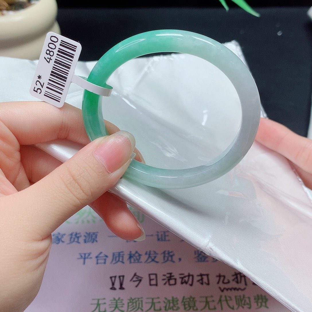 翡翠手镯未镶嵌翡翠手镯