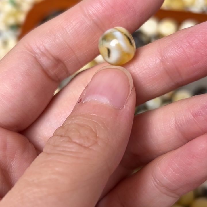 蜜蜡未镶嵌裸石10.5mm一个