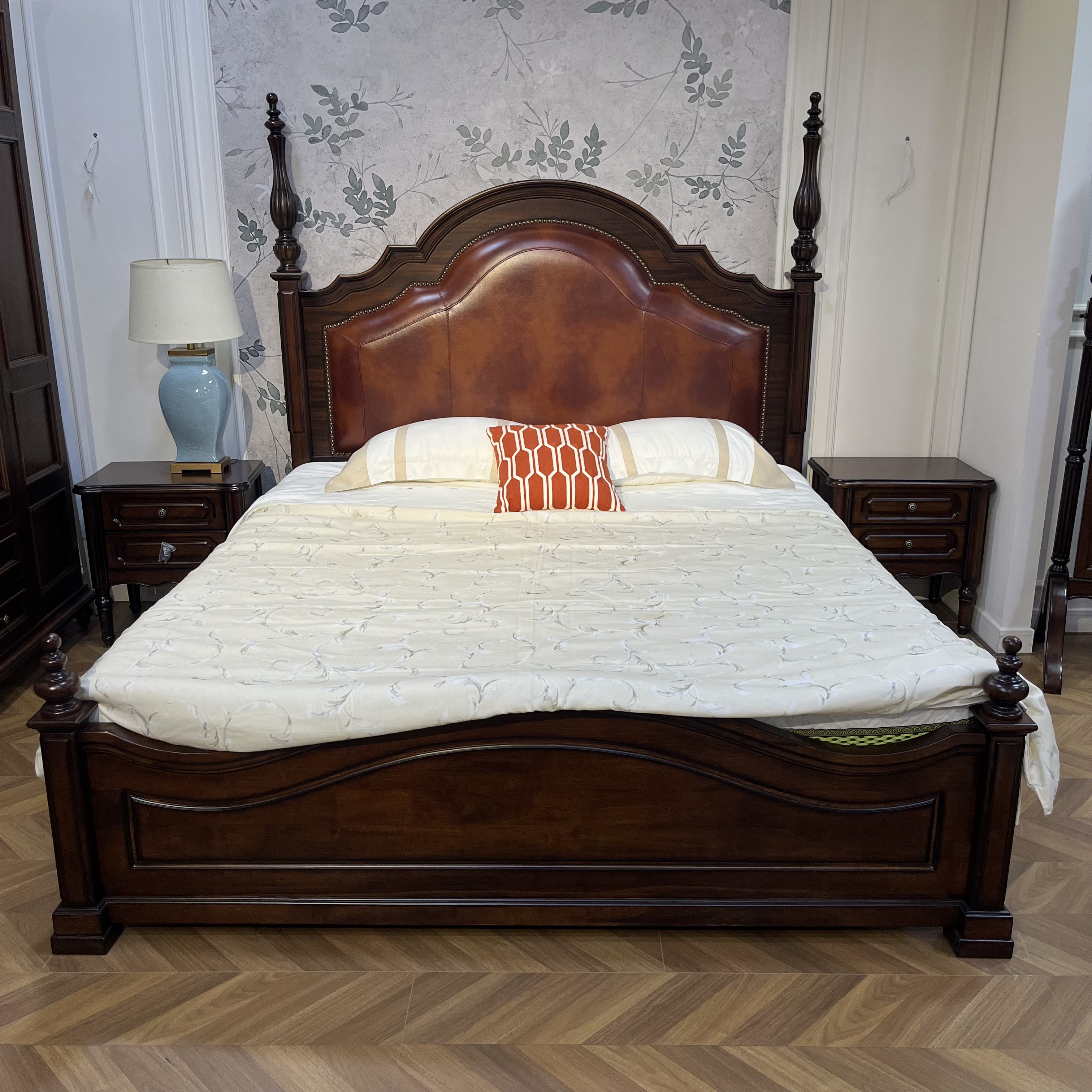 8896#北美进口桃花芯木美式巴顿床家用别墅全实木头层牛皮主卧床