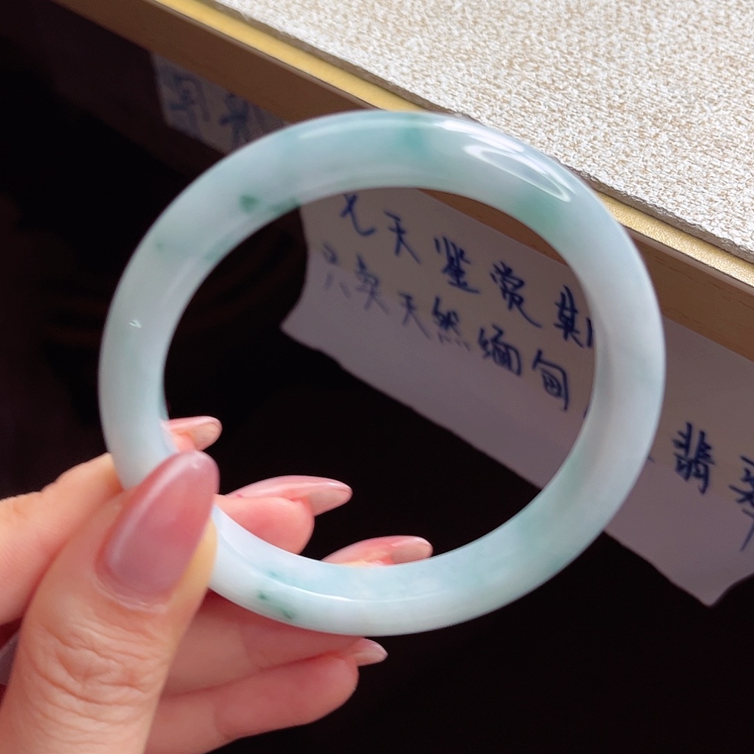 翡翠未镶嵌手镯手镯