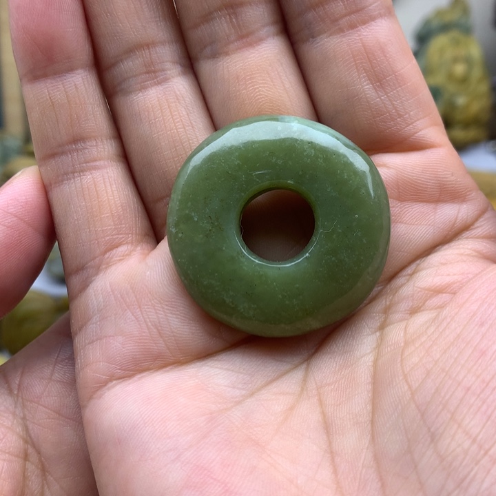 【闪购商品】透闪石质玉吊坠未镶嵌