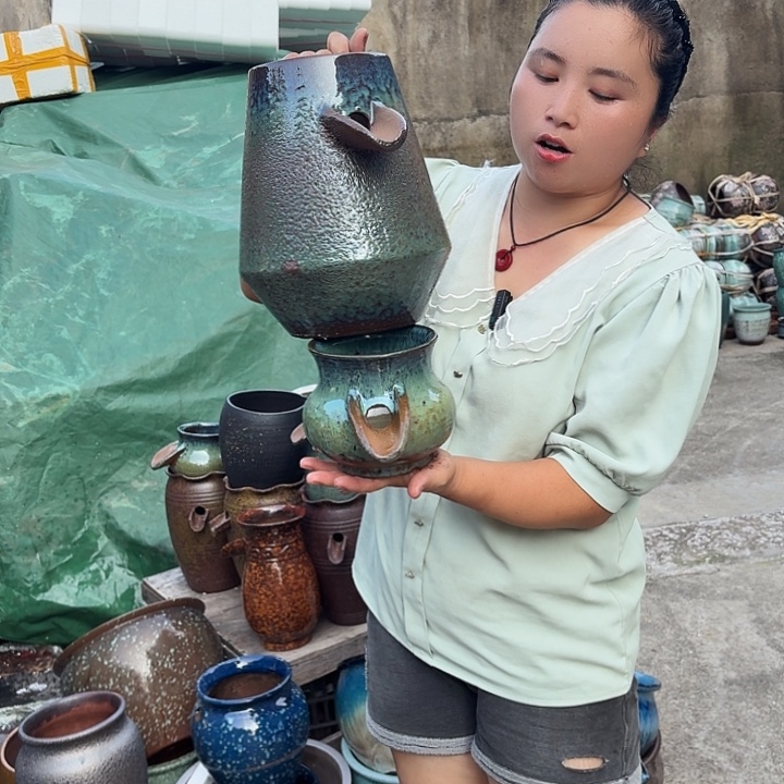 瑕疵的两个盆。。。。