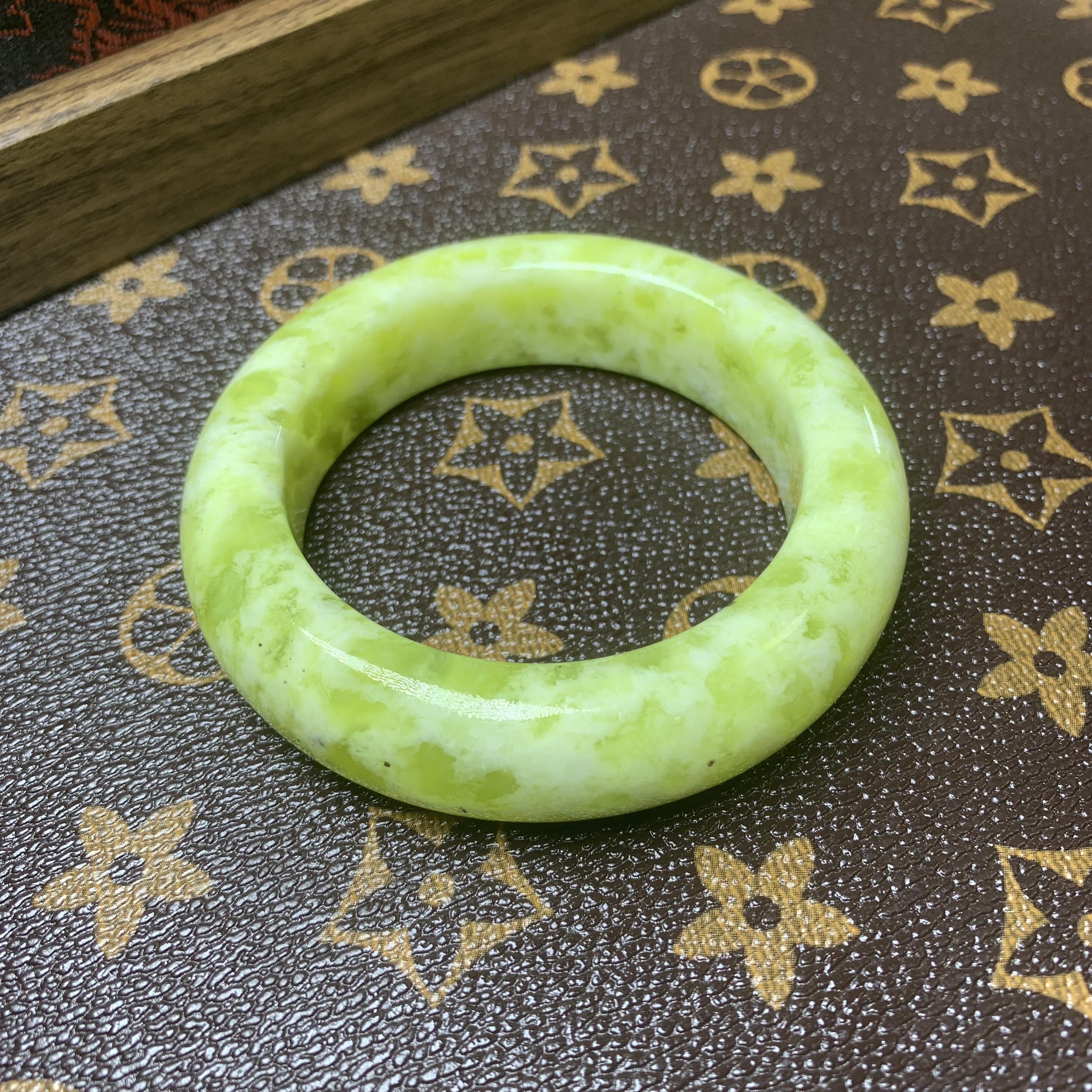 【精品岫玉）56+辽阳冰透飘花   天然玉石  25（默认微瑕）