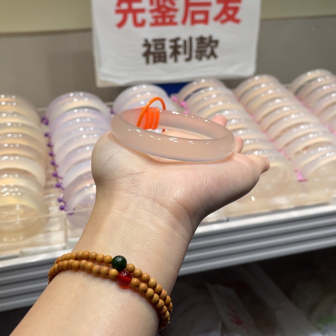 朵***儿手镯玛瑙/玉髓未镶嵌56
