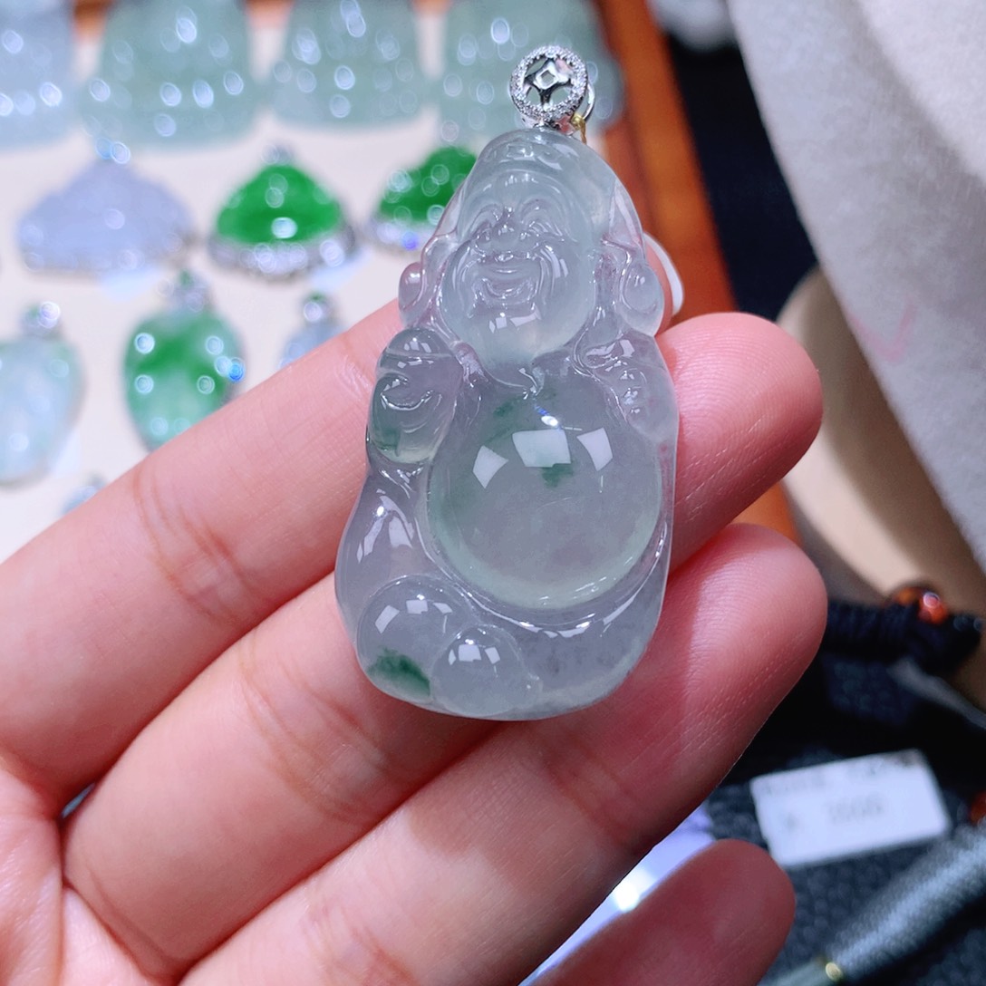 颈饰18K金镶嵌翡翠财神爷