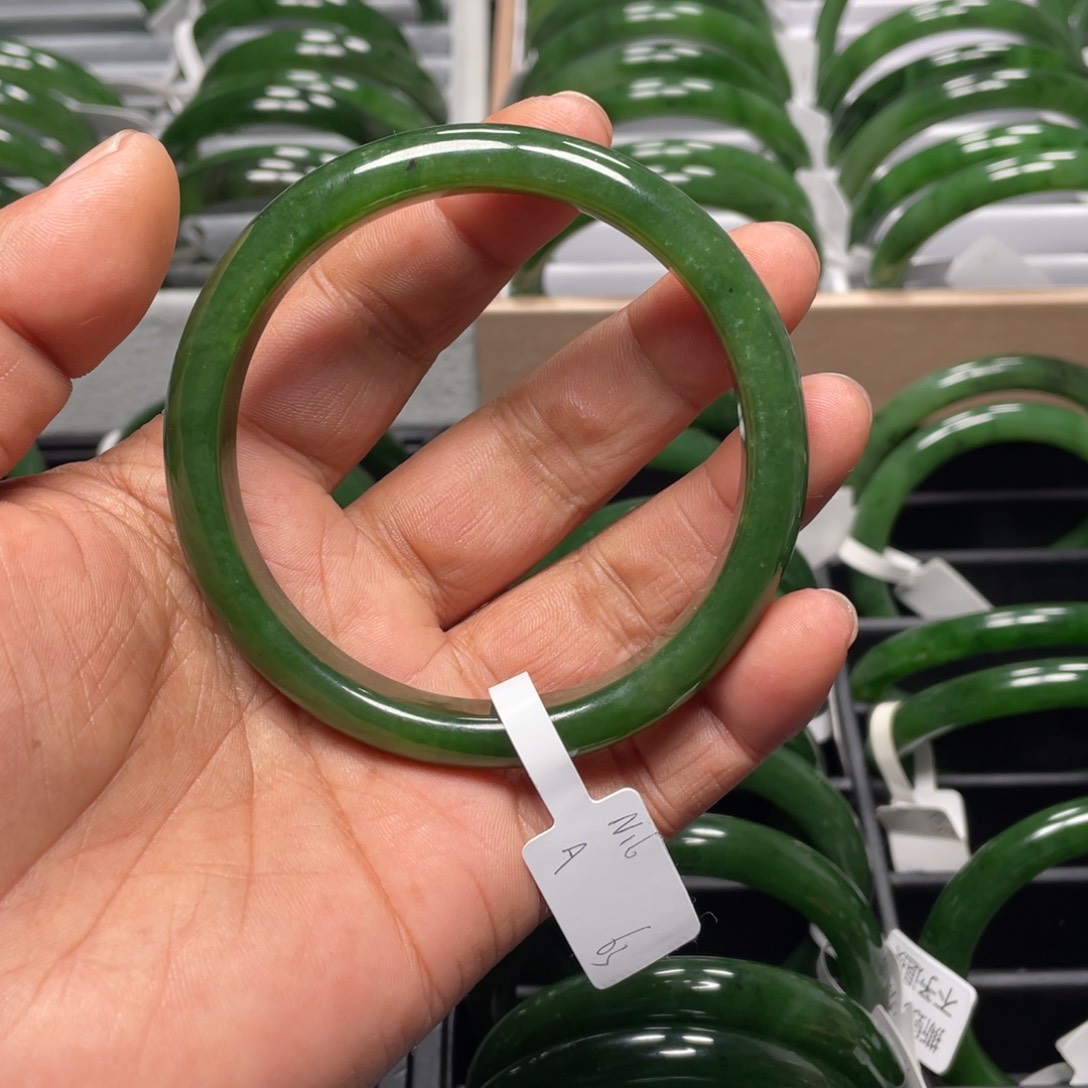 和田玉（碧玉）未镶嵌手镯瑕疵款特漏