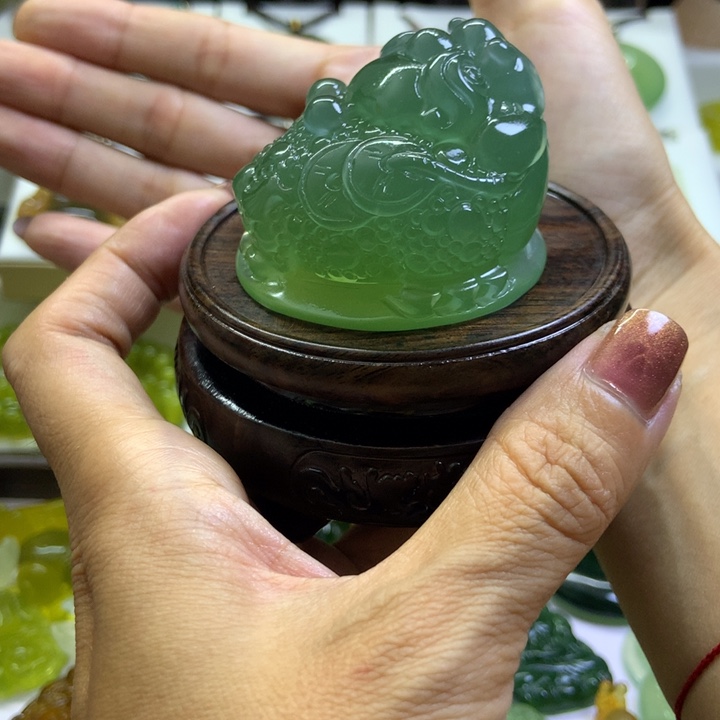 【闪购商品】蛇纹石玉未镶嵌摆件墨*薇