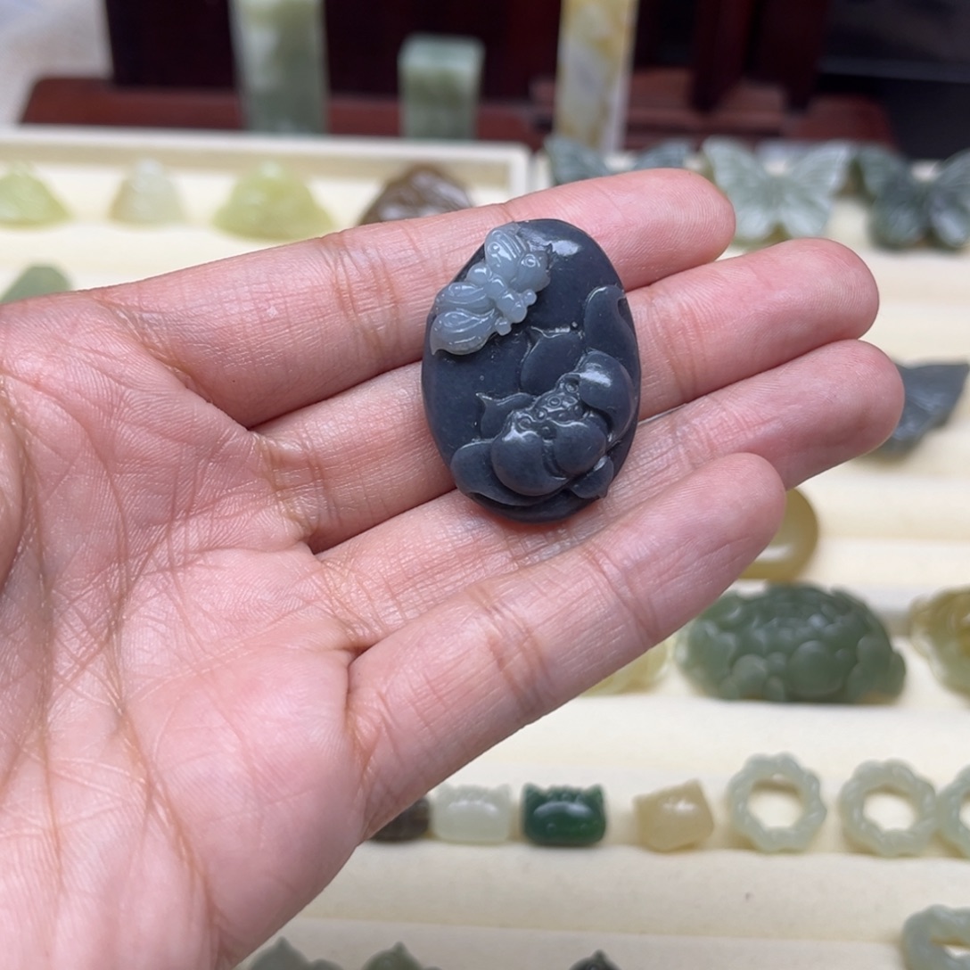 擎***柱和田玉未镶嵌珠宝半成品