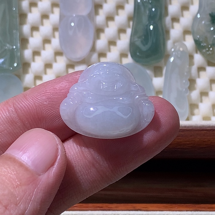 翡翠未镶嵌颈饰佛公