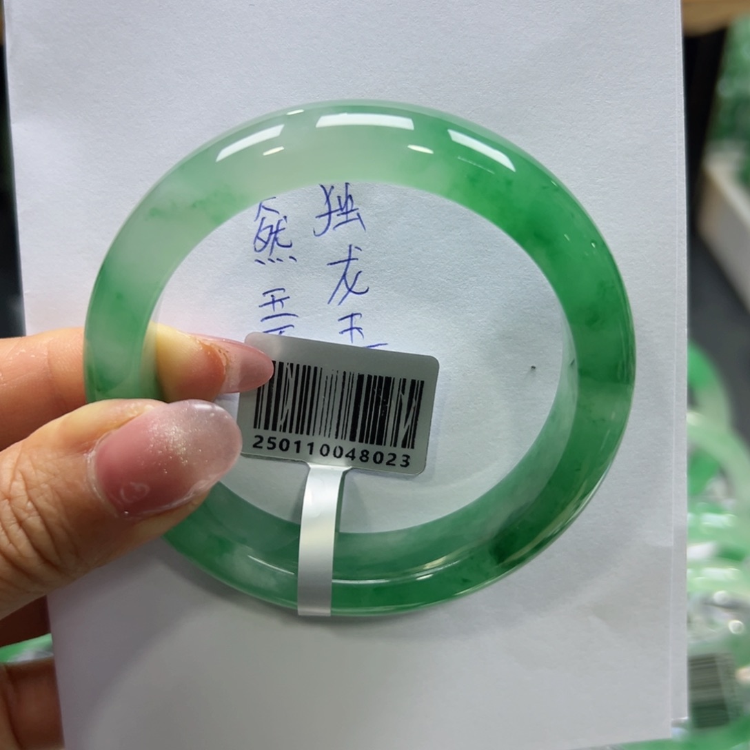 石英质玉手镯未镶嵌布****)