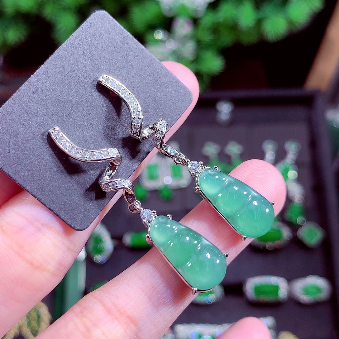 颈饰未镶嵌翡翠天然