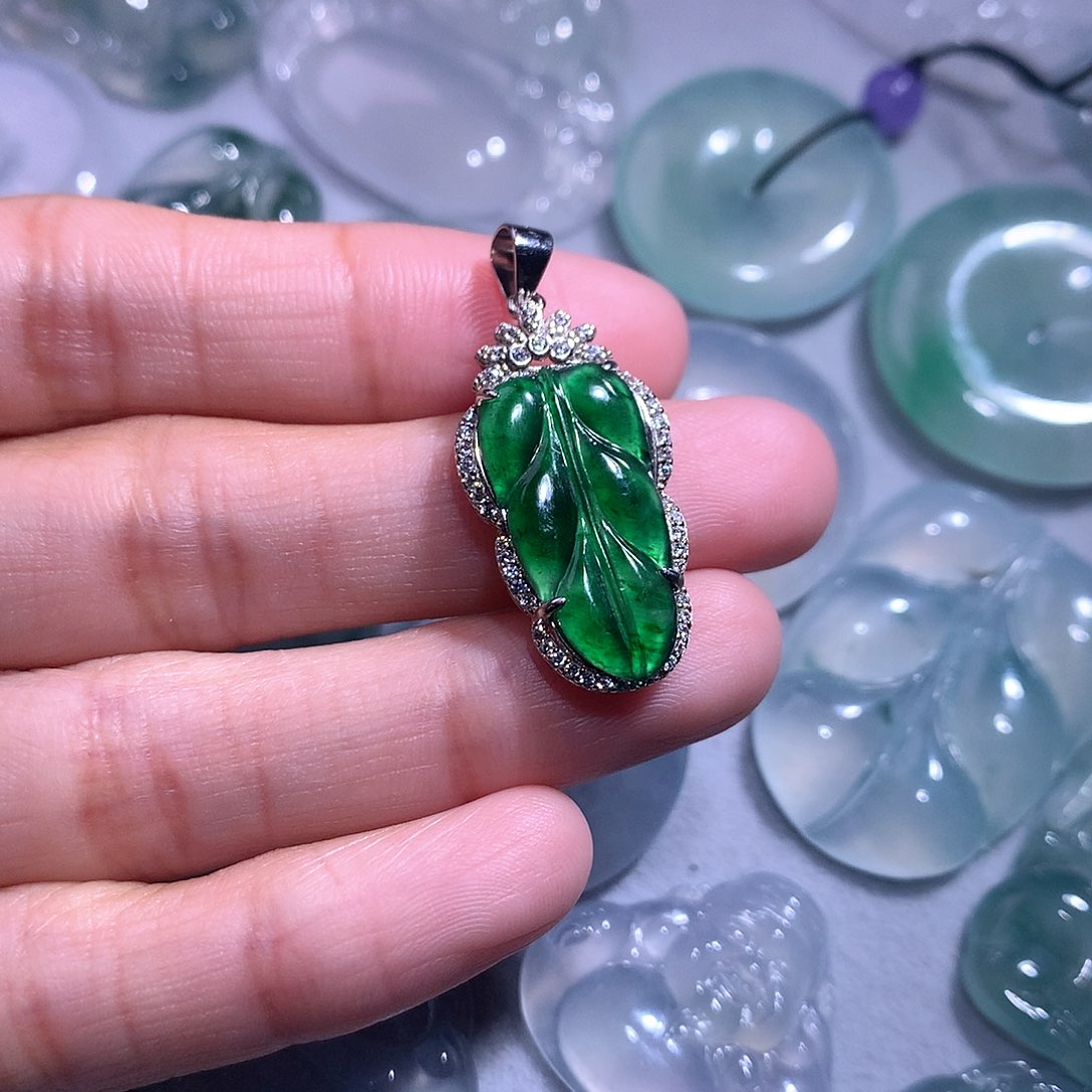 【闪购商品】翡翠颈饰银S925镶嵌叶子