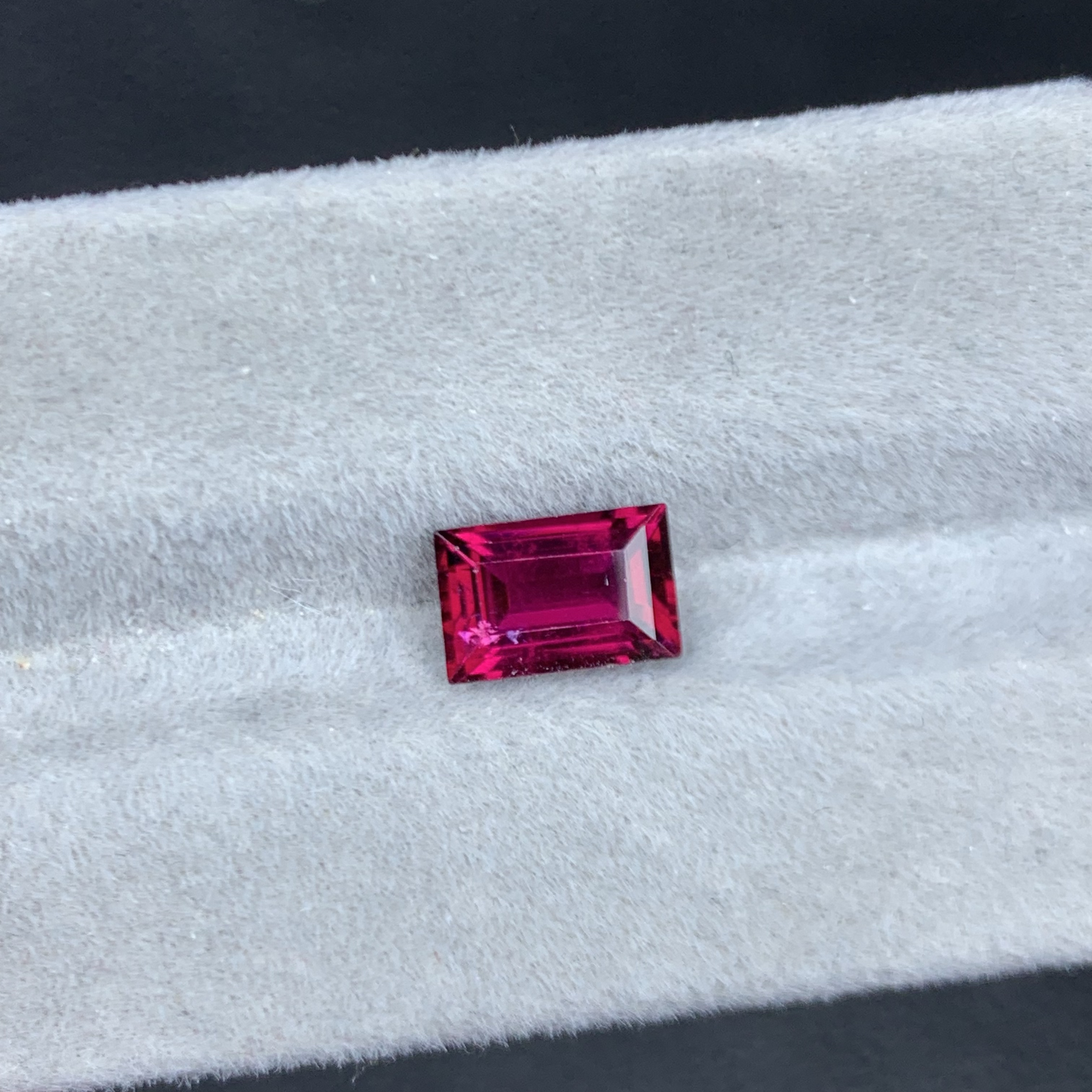 天然彩宝祖切卢比莱裸石 祖切5.7x8.5重1.52ct 可配金托银托