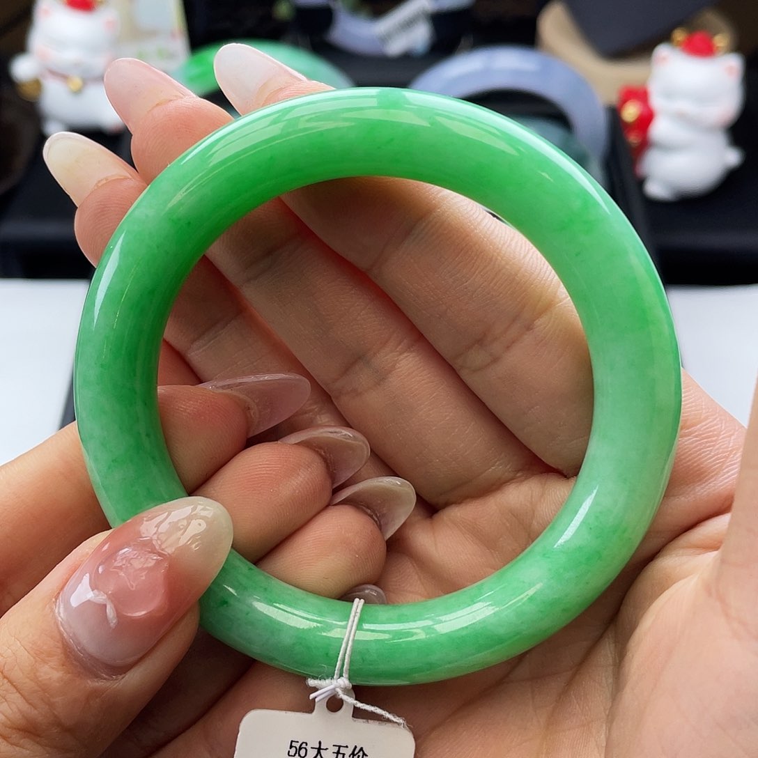 翡翠手镯未镶嵌56细糯满绿圆条、截图询价