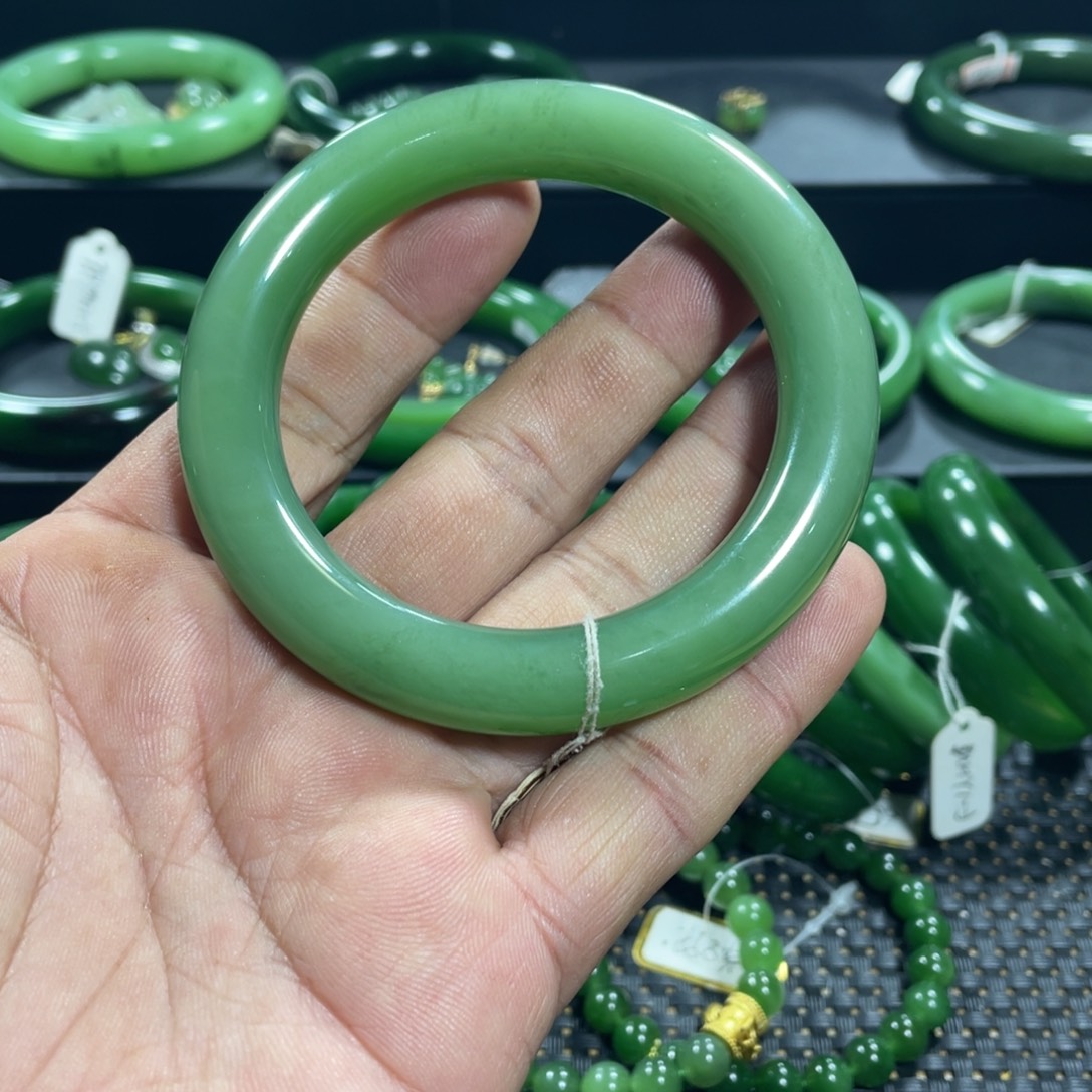 和田玉（碧玉）未镶嵌手镯