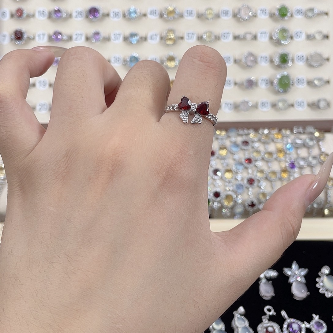 银S925镶嵌石榴石戒指