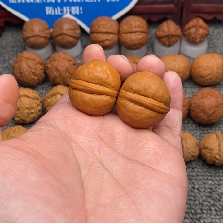 文玩核桃把件小海豚